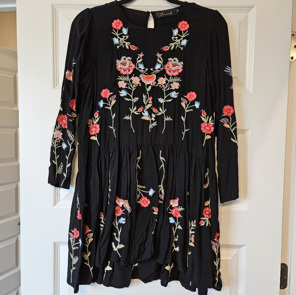 Black embroidered dress / tunic